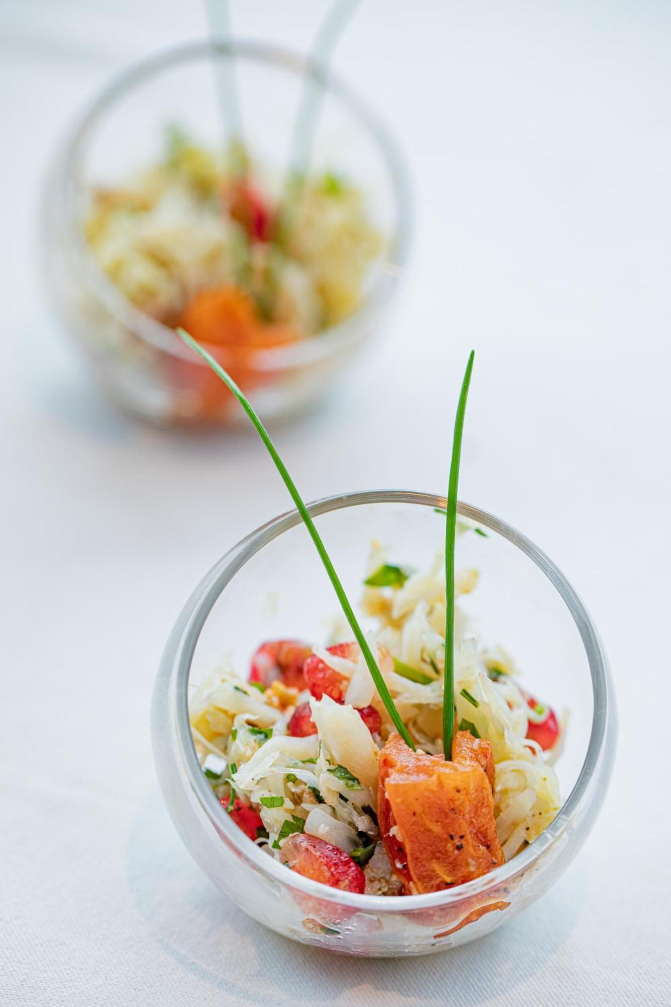 Grand Mogador City Center Casablanca Exteriör bild A salad with chives