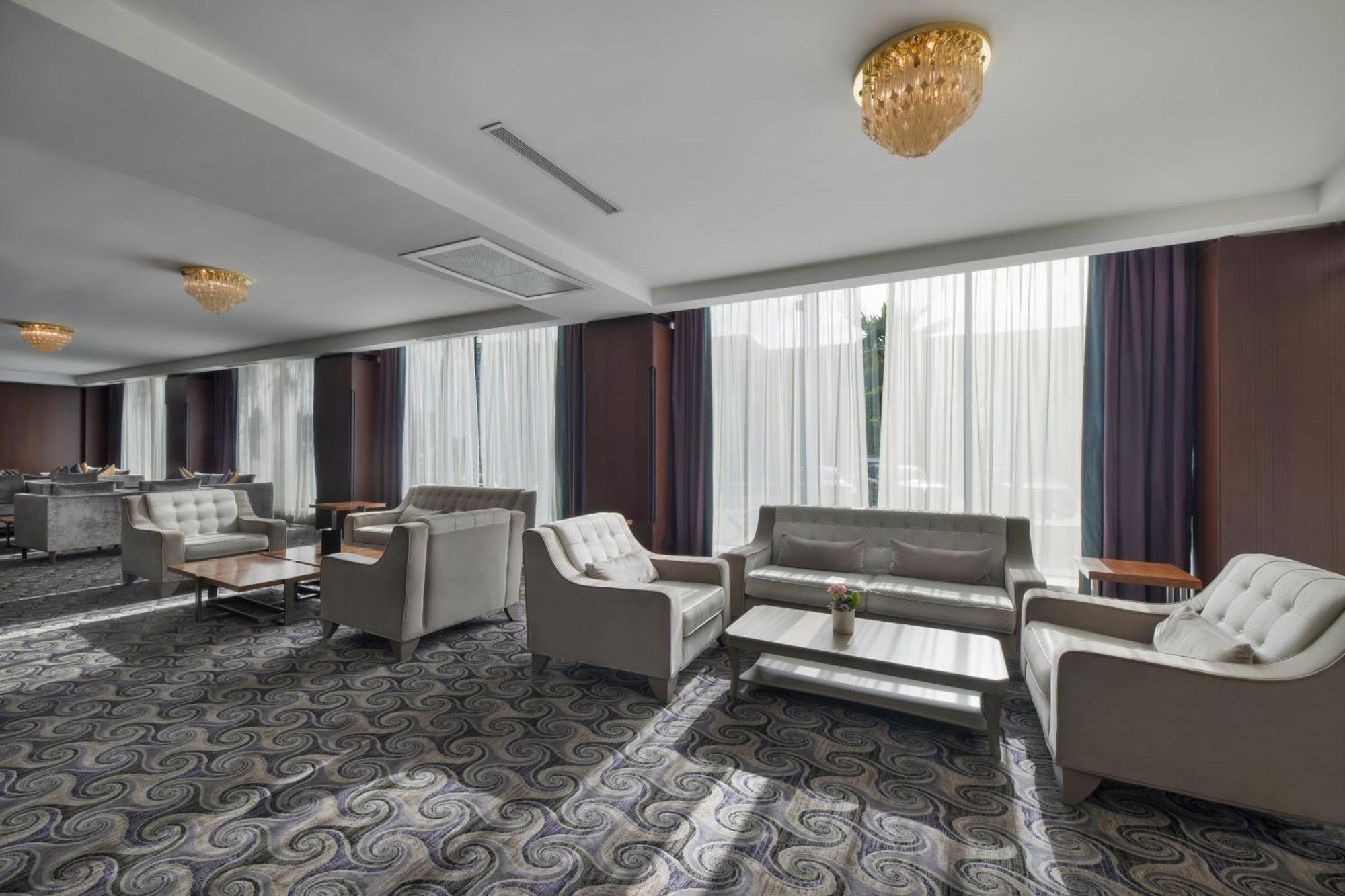 Grand Mogador City Center Casablanca Exteriör bild The lounge at the airport