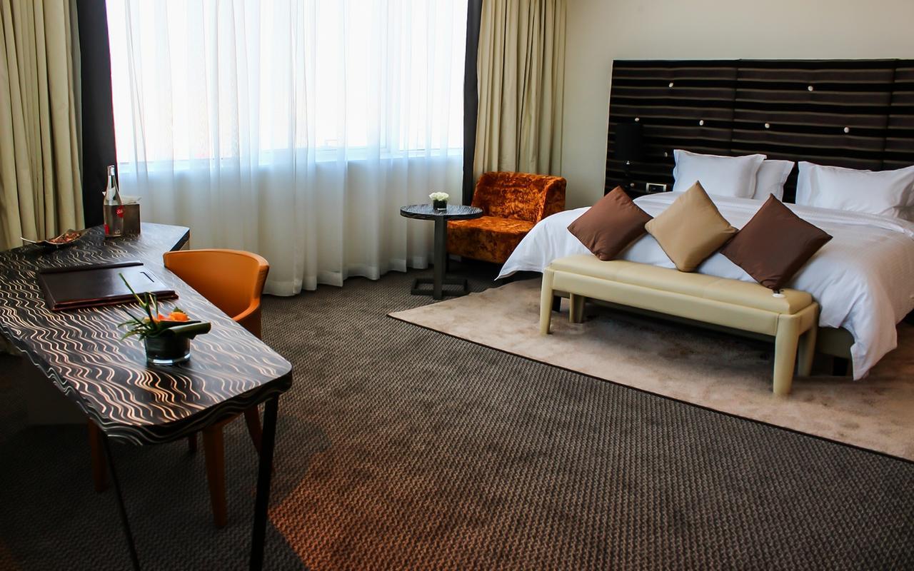 Grand Mogador City Center Casablanca Exteriör bild A room at the hotel