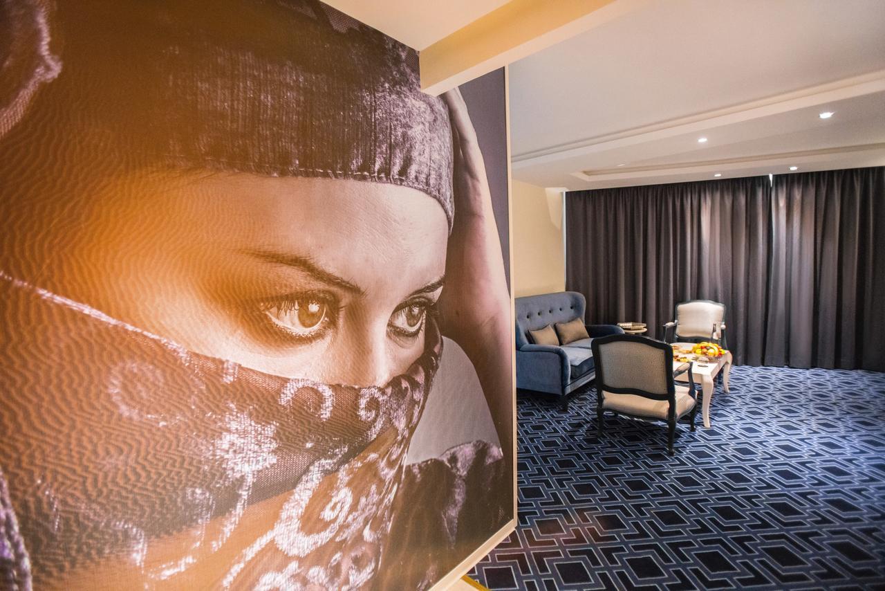 Grand Mogador City Center Casablanca Exteriör bild A suite at the hotel