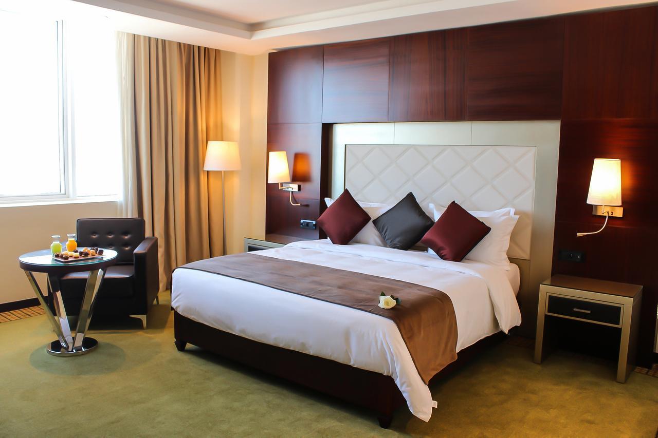 Grand Mogador City Center Casablanca Exteriör bild A room at the hotel