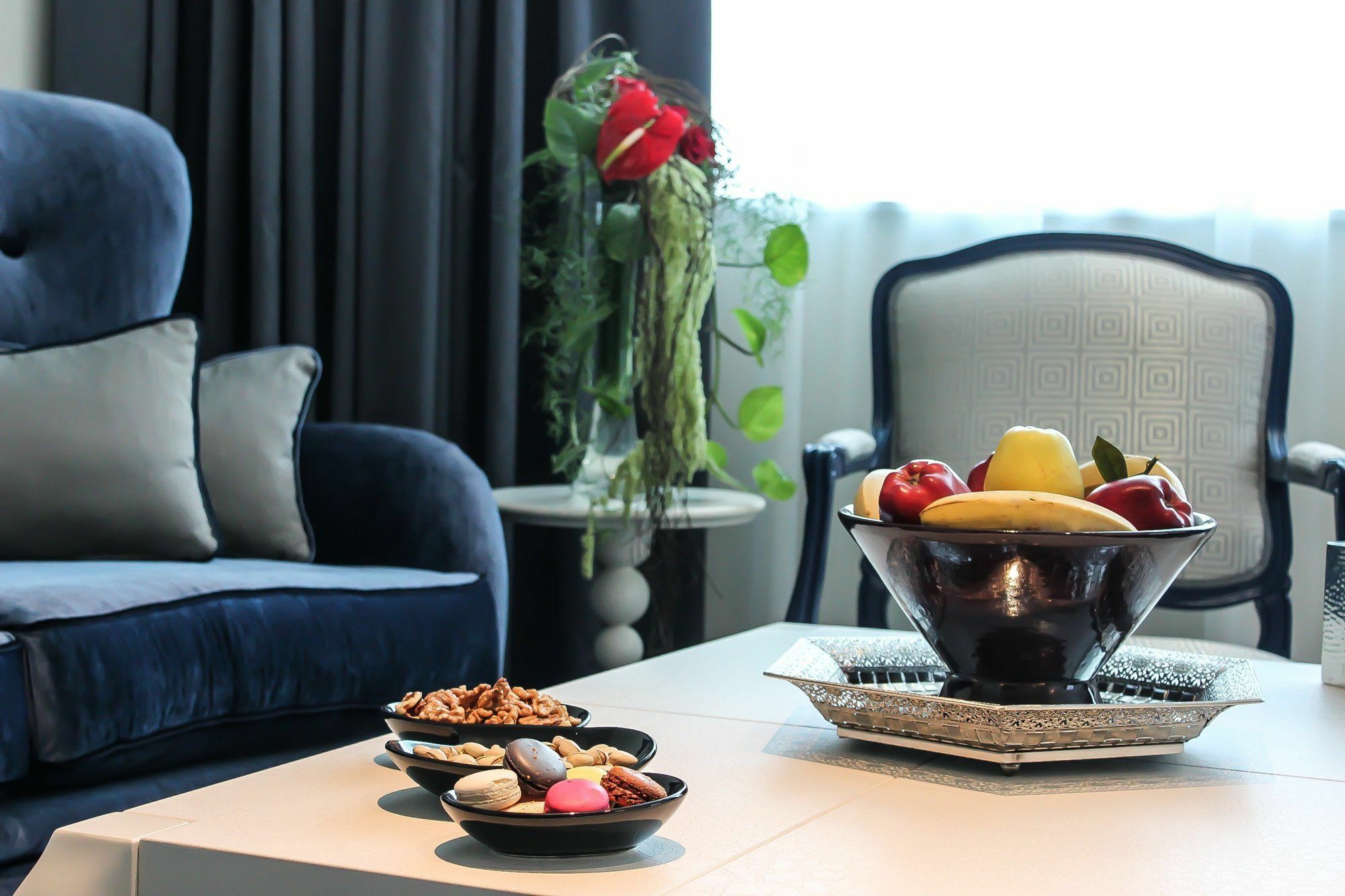 Grand Mogador City Center Casablanca Exteriör bild A living room at the hotel