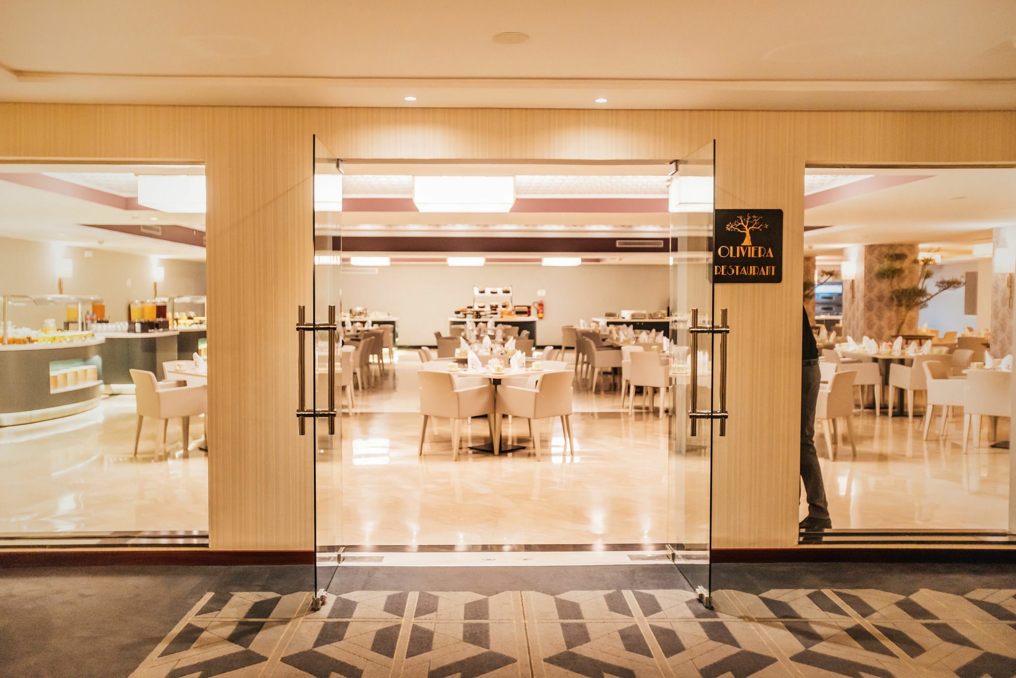 Grand Mogador City Center Casablanca Exteriör bild The restaurant