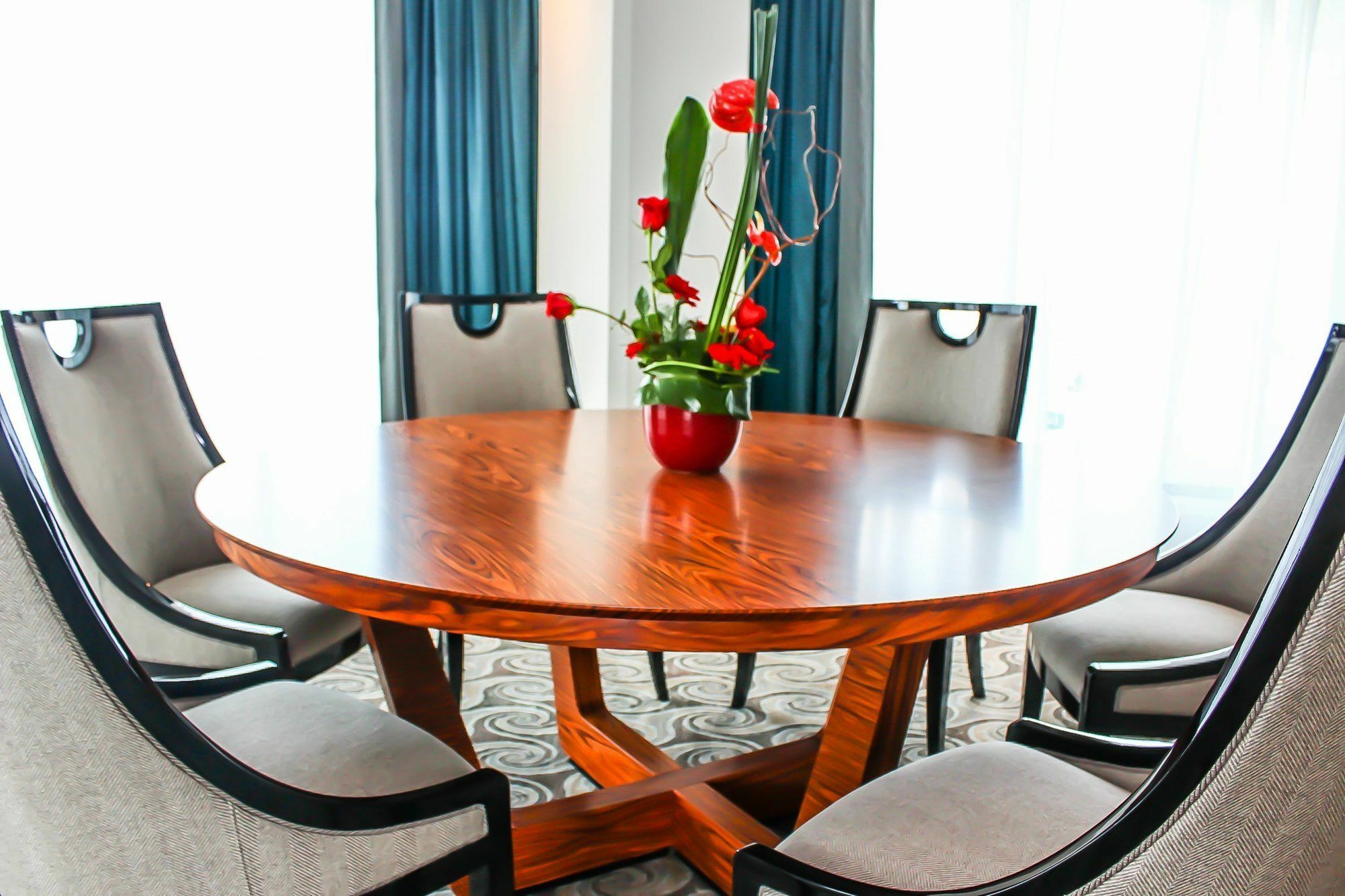 Grand Mogador City Center Casablanca Exteriör bild A dining room table